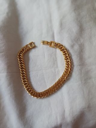 Pulsera acero chapada oro dorada eslabones unidos.