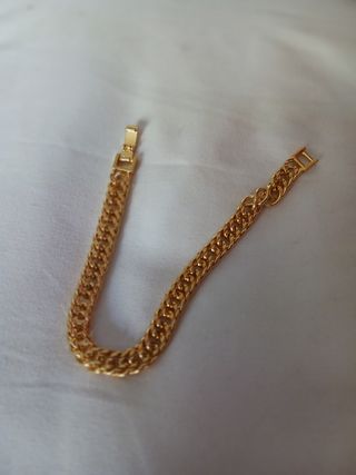 Pulsera acero chapada oro dorada eslabones unidos.
