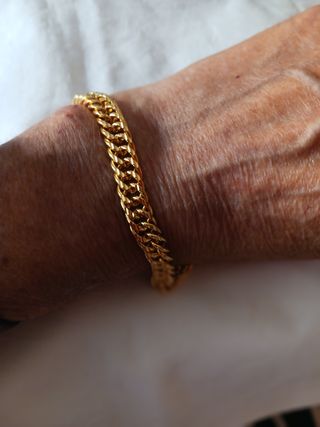 Pulsera acero chapada oro dorada eslabones unidos.