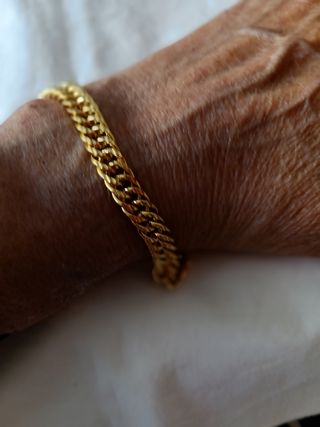 Pulsera acero chapada oro dorada eslabones unidos.