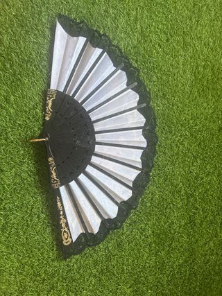 Abanicos encaje negro y blanco