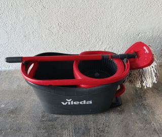 Fregona Vileda con cubo