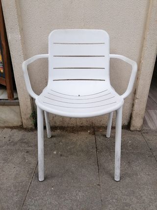 Silla de Plástico para Terraza. 