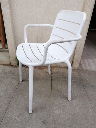 Silla de Plástico para Terraza. 