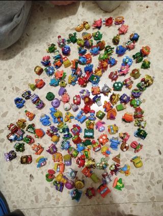 Lote SuperThings (100+ muñecos)