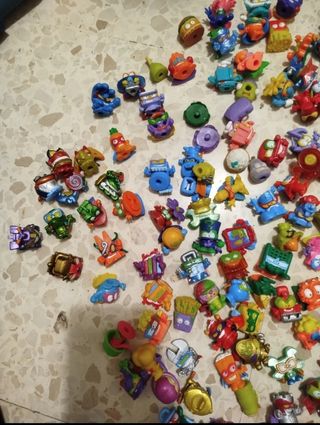 Lote SuperThings (100+ muñecos)