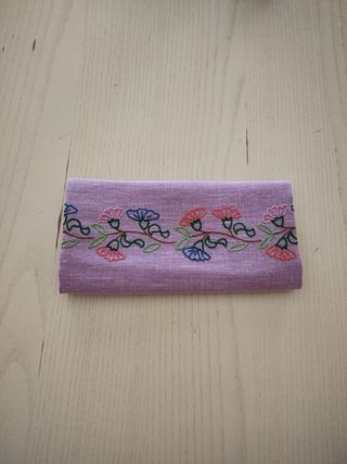 Runner ricamo a mano viola