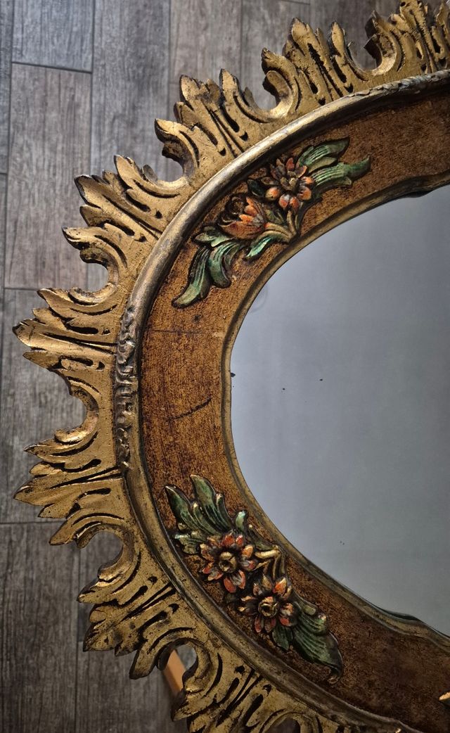 Espejo ovalado dorado con flores