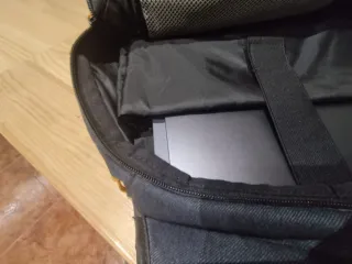 Mochila Samsonite negra y amarilla