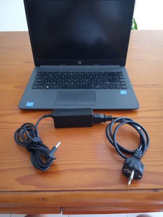 hp 240 G8 - Portátil con funda de regalo