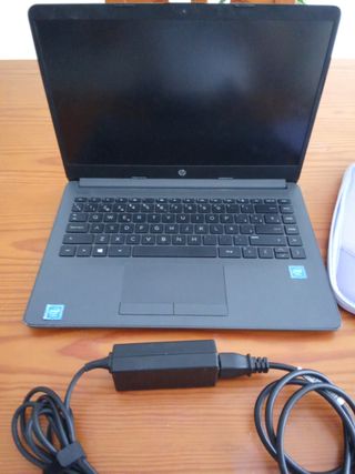 hp 240 G8 - Portátil con funda de regalo