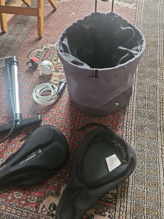 Accesorios bici: sillín  bomba  candado ciclismo 
