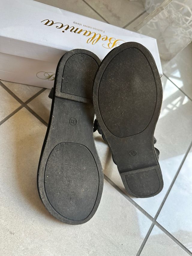 Sandali Bellamica neri con perle oro nuovi!