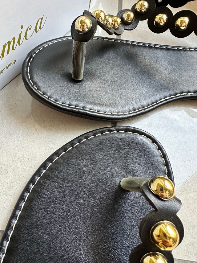 Sandali Bellamica neri con perle oro nuovi!