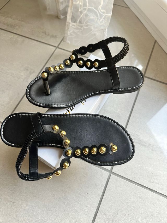 Sandali Bellamica neri con perle oro nuovi!