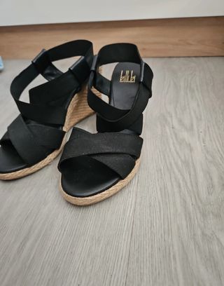 Sandalias cuña Billini negras