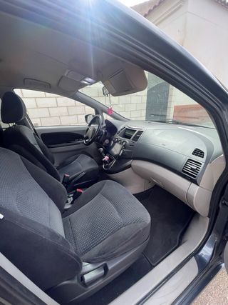 Mitsubishi Grandis 2007