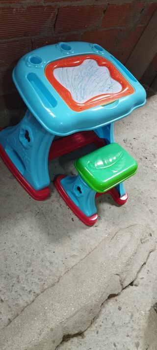Mesa infantil dibujo + silla