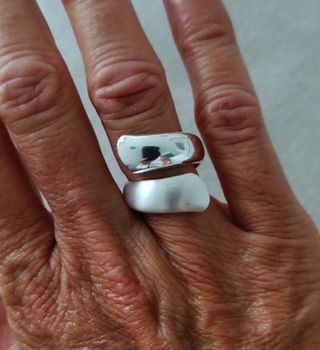 Anillo plata mate y brillo
Ajustable.