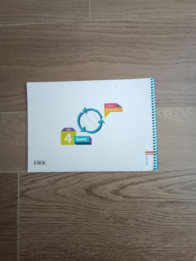 Mundua hankaz gora Lmh 4 (Kumi) (Basque Edition)