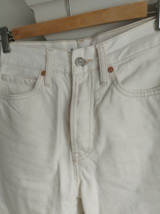 Pantalones vaqueros rectos beige