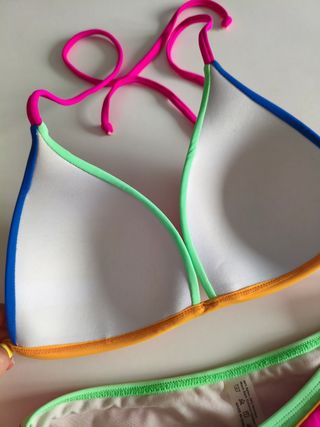 Bikini rosa fucsia y multicolor