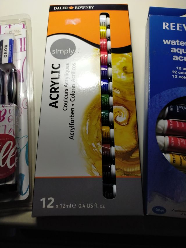 Estuches arte: Acuarelas, acrílicos y lettering