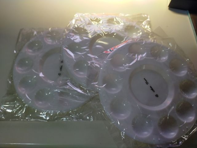 Estuches arte: Acuarelas, acrílicos y lettering