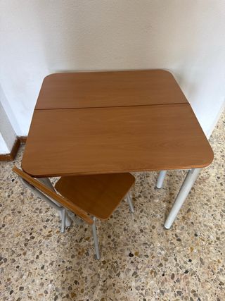 Mesa plegable + silla cocina. Metal y madera