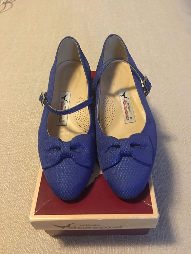 Traje Fallera niña: falda largo85,cintura 61 total