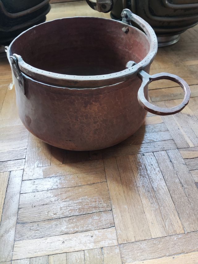 Caldero cobre antiguo con asa hierro forjado