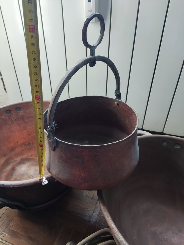 Caldero cobre antiguo con asa hierro forjado