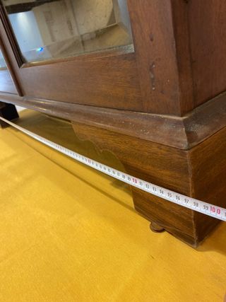 Vitrina antigua de madera