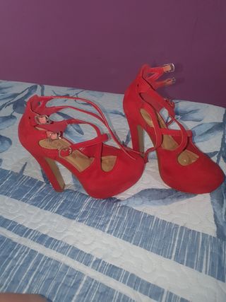 Zapatos rojos tacón alto