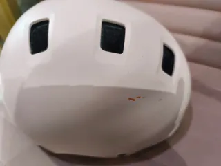 Bicicleta niña, 2-5 años con casco y protecciones.