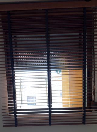 Tende veneziane in legno marrone
