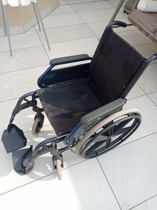 Silla de ruedas ligera plegable