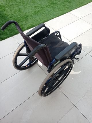 Silla de ruedas ligera plegable