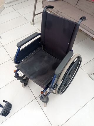 Silla de ruedas ligera plegable