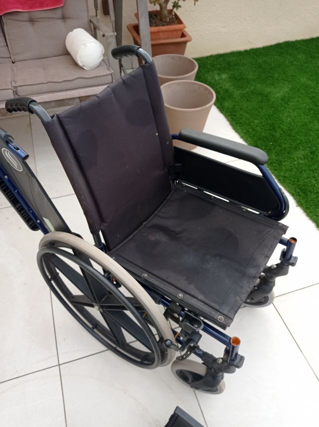 Silla de ruedas ligera plegable