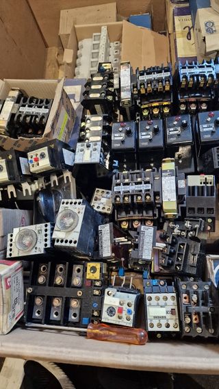 Variedad de contactores eléctricos