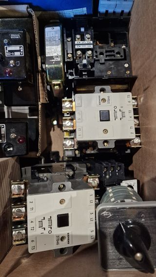Variedad de contactores eléctricos