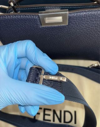 Borsa Fendi peekaboo ISeeU xcross pelle. 