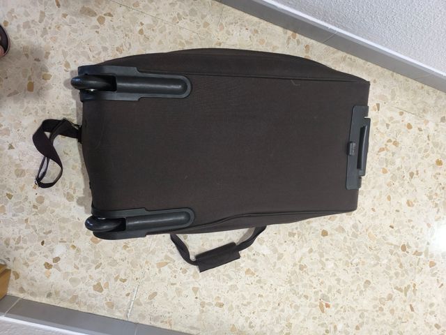 Mala de viagem castanha com rodas