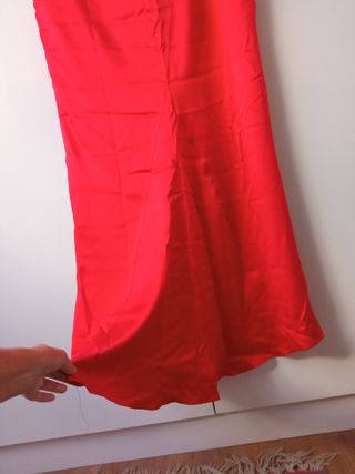 Purificación García preciosa falda larga roja