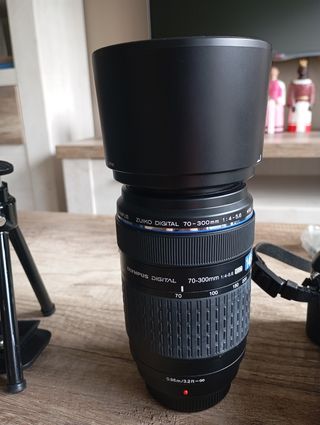 Cámara Olympus E-420 + 3 objetivos, flash Metz