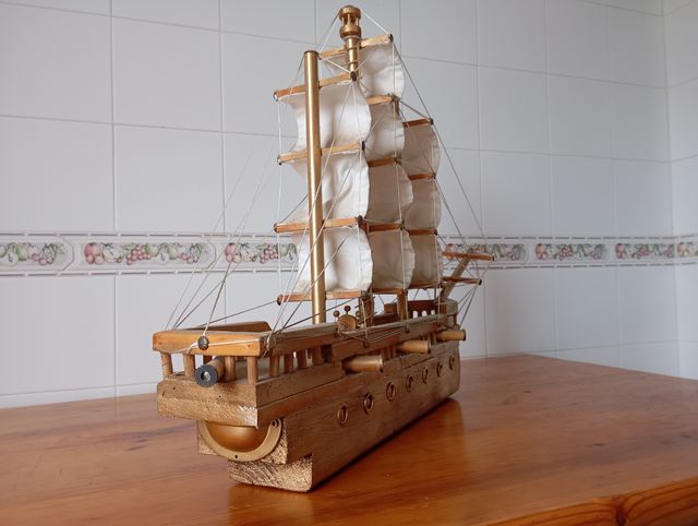 Barco velero madera hecho a mano