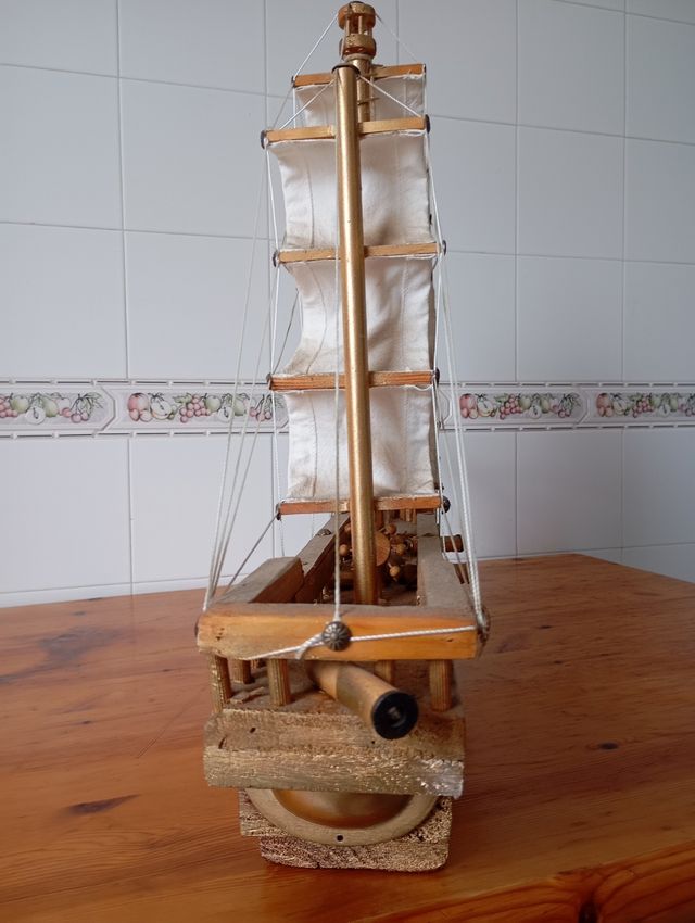 Barco velero madera hecho a mano