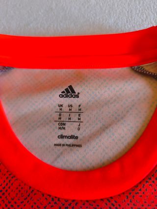 Camiseta Adidas deportiva - roja y verde azulado