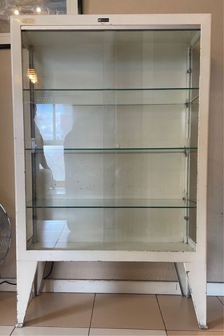 Vitrina médica antigua metal lacado blanco vidrio